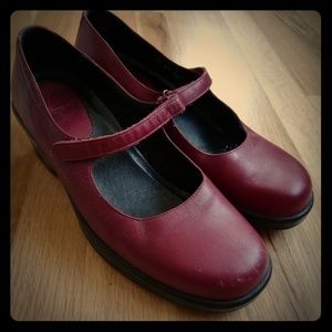 Mary Jane Danskos - size 41 - maroon